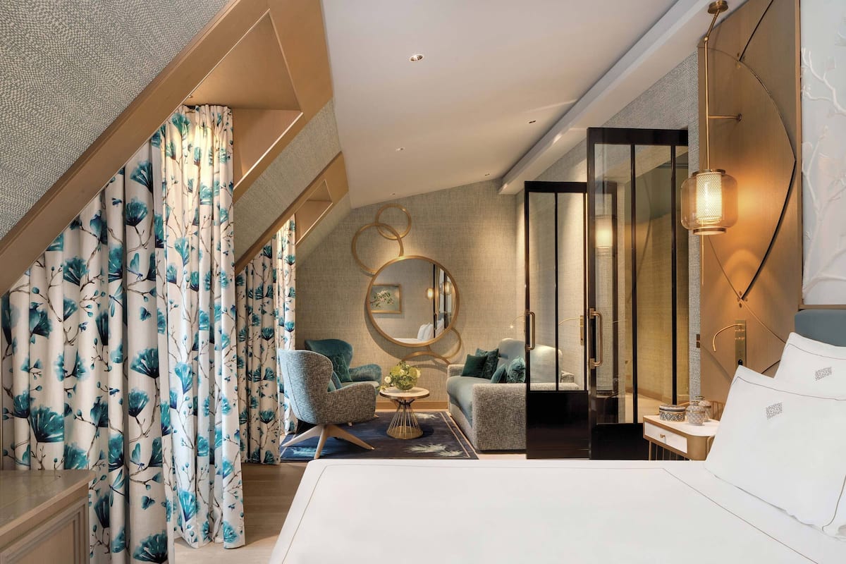 Signature tweepersoonskamer | Luxe beddengoed, een kluis op de kamer, verduisterende gordijnen