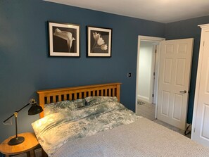 2 bedrooms, iron/ironing board, Internet, bed sheets