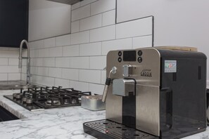 冰箱、微波炉、烤箱、洗碗机