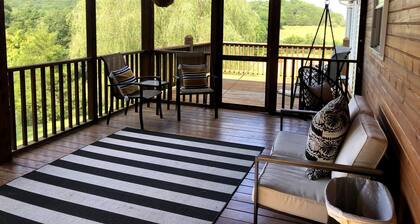 Spacious Five Bedroom Country Home Near Hermann MO