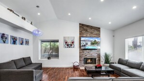 Unclassified image, 3 of 30, button - Via Escuela 2 (Palm Springs)