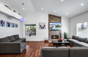 House (Via Escuela 2) | Living room | TV - Via Escuela 2 (Palm Springs)