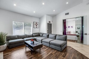 House (Via Escuela 2) | Living room | TV - Via Escuela 2 (Palm Springs)