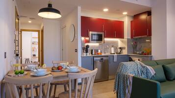 Superior Apartment, 2 Bedrooms | 2 bedrooms, in-room safe, laptop workspace, blackout drapes