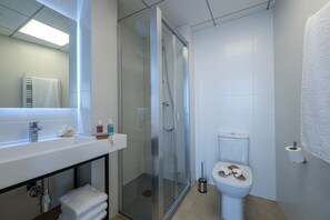 Shower, towels