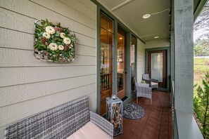 Terrace/patio - 4 BED, 3-BATH PRIVATE FLAGSTAFF RETREAT CENTERALLY LOCATED NEAR MTB & ATV TRAILS (Flagstaff)