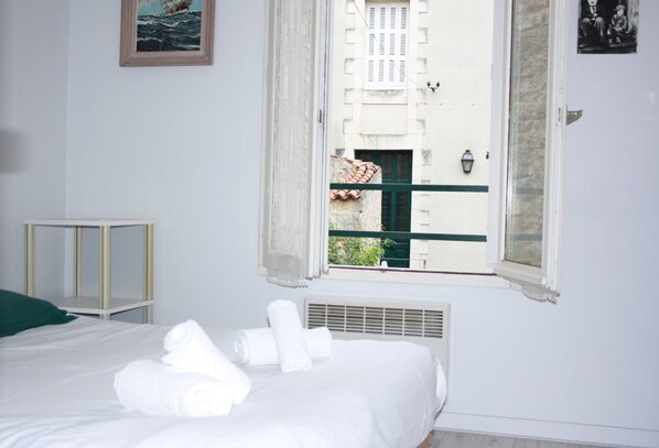 1 bedroom, desk, WiFi, bed sheets - Appartement champêtre - Déconnexion assurée (Poitiers)