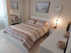 3 habitaciones, tabla de planchar con plancha, wifi y ropa de cama 