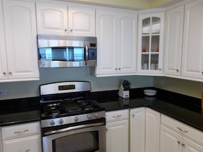 Condo (NW101 West Spruce Avenue, Unit 404) | Cuisine privée | Grille-pain