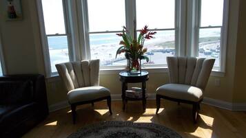 Condo (NW101 West Spruce Avenue, Unit 404) | Exterior