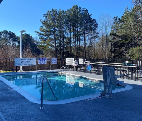 Outdoor pool - Fairfield Inn & Suites Seneca Clemson Univ Area     (Seneca)