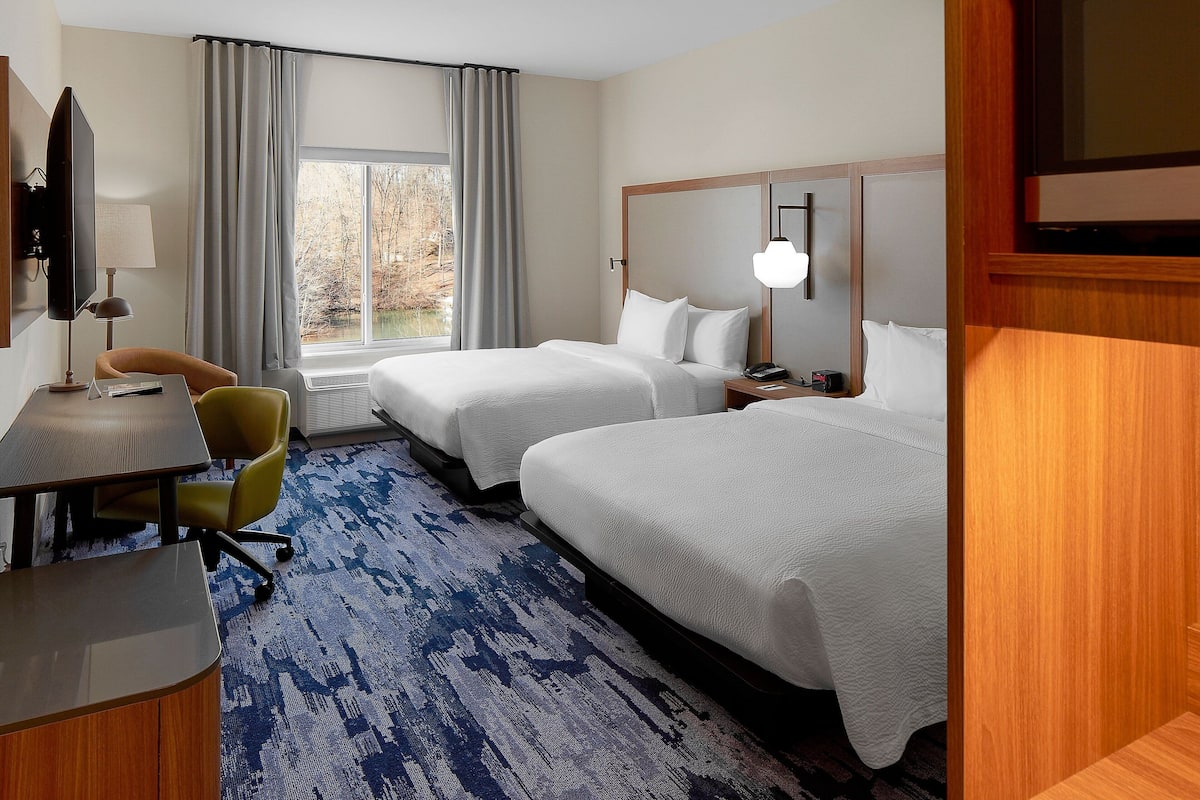 Desk, laptop workspace, iron/ironing board, free cribs/infant beds