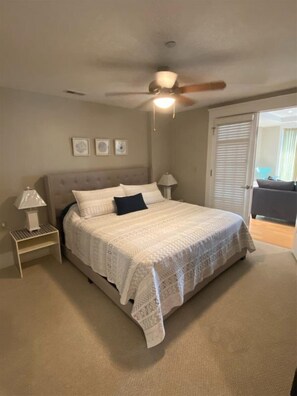 Condo (WC7701 Atlantic Avenue, Unit 304) | 3 quartos, Wi-Fi de cortesia
