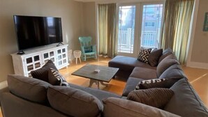 Apartment (WC7701 Atlantic Avenue, Unit 304) | Wohnzimmer