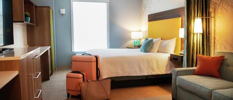 Studio Suite, 1 King Bed | Living area