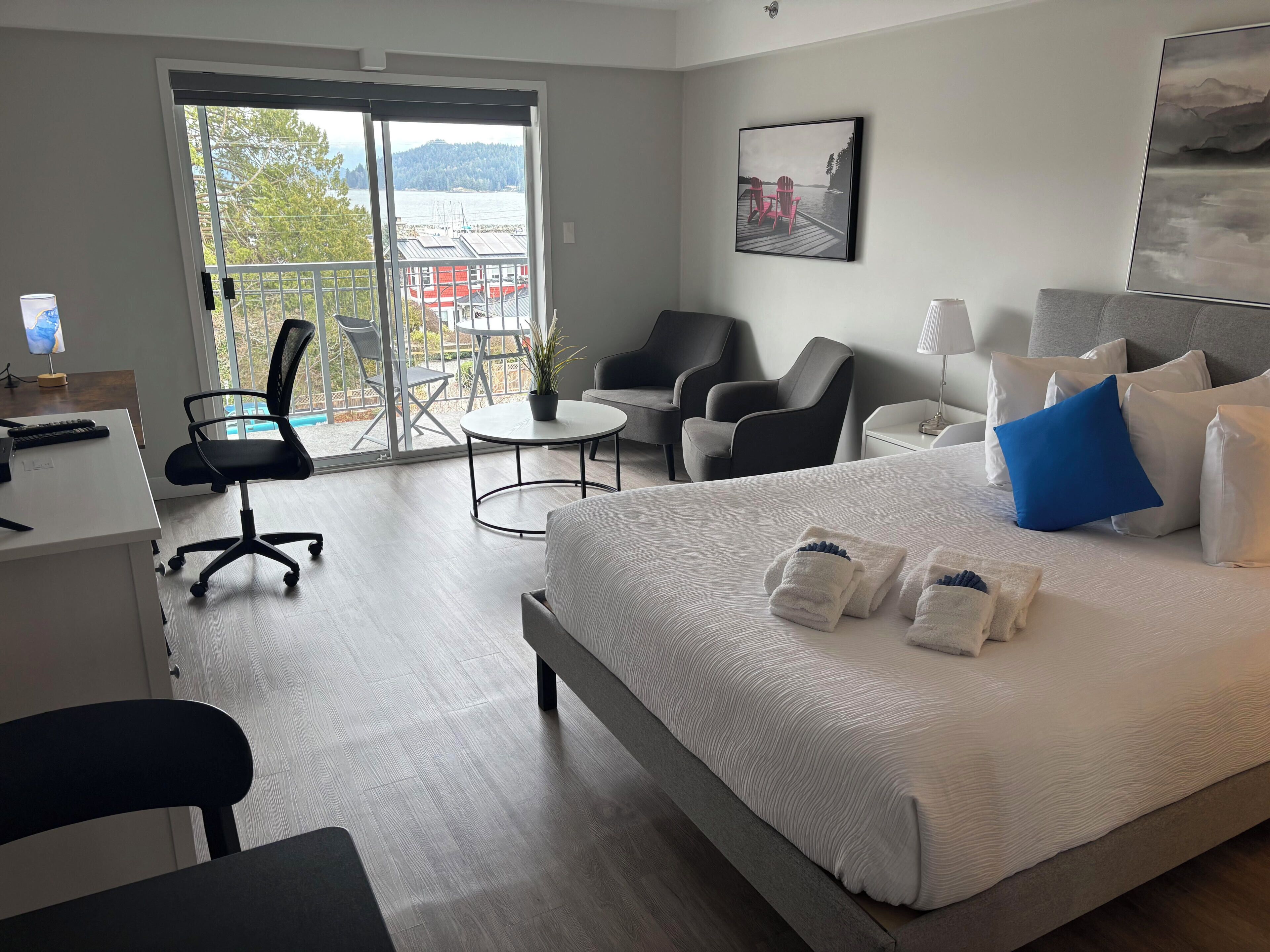 Seaview Studio | Premium bedding, iron/ironing board (on request), WiFi (free)