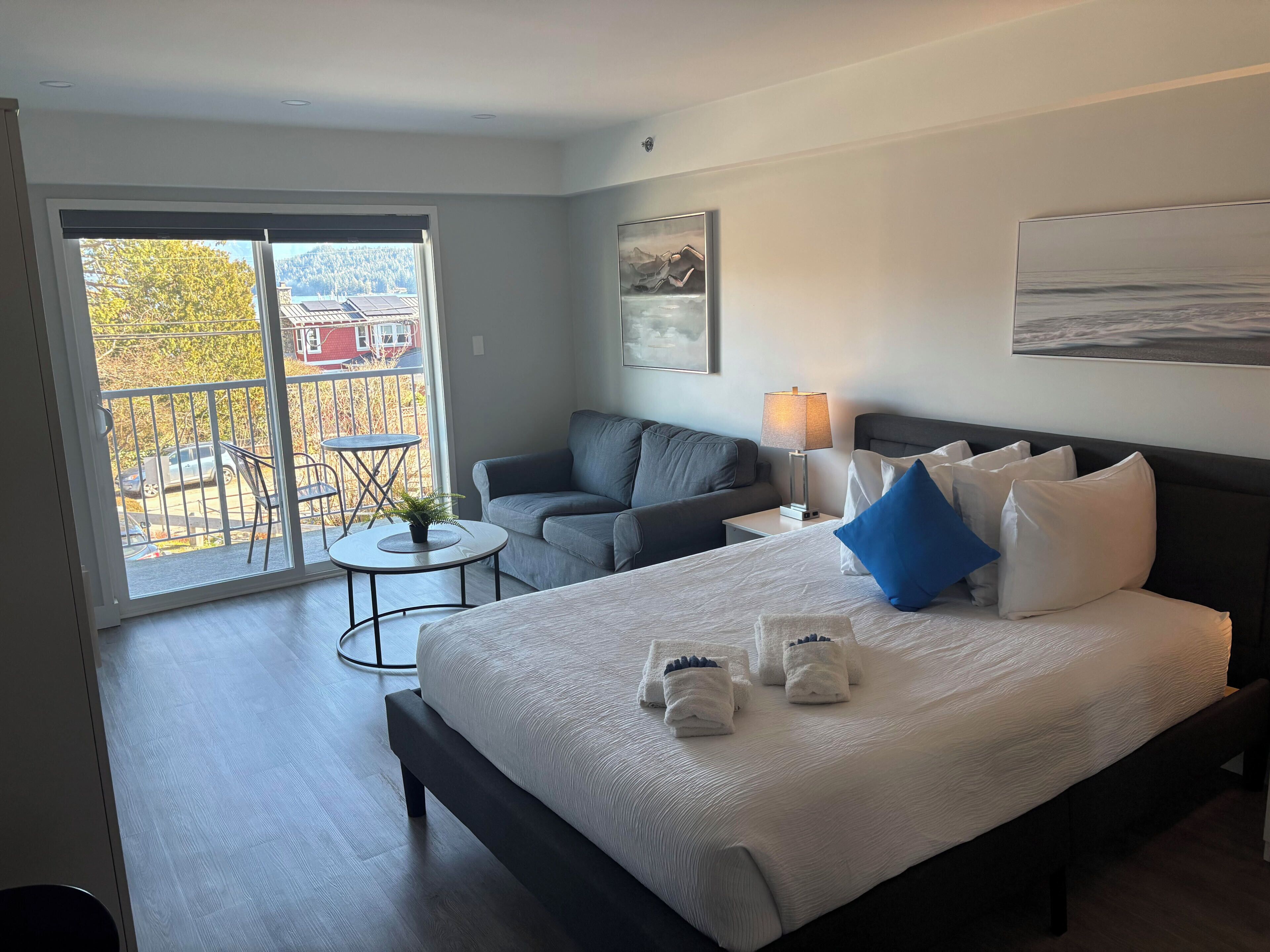 أغطية فراش متميزة ومكواة/لوح كي وواي فاي مجانًا وملاءات أسرّة