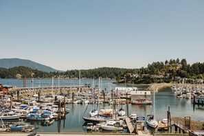 Marina - Gibsons Landing Inn (Gibsons)