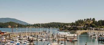 Gibsons Landing Inn