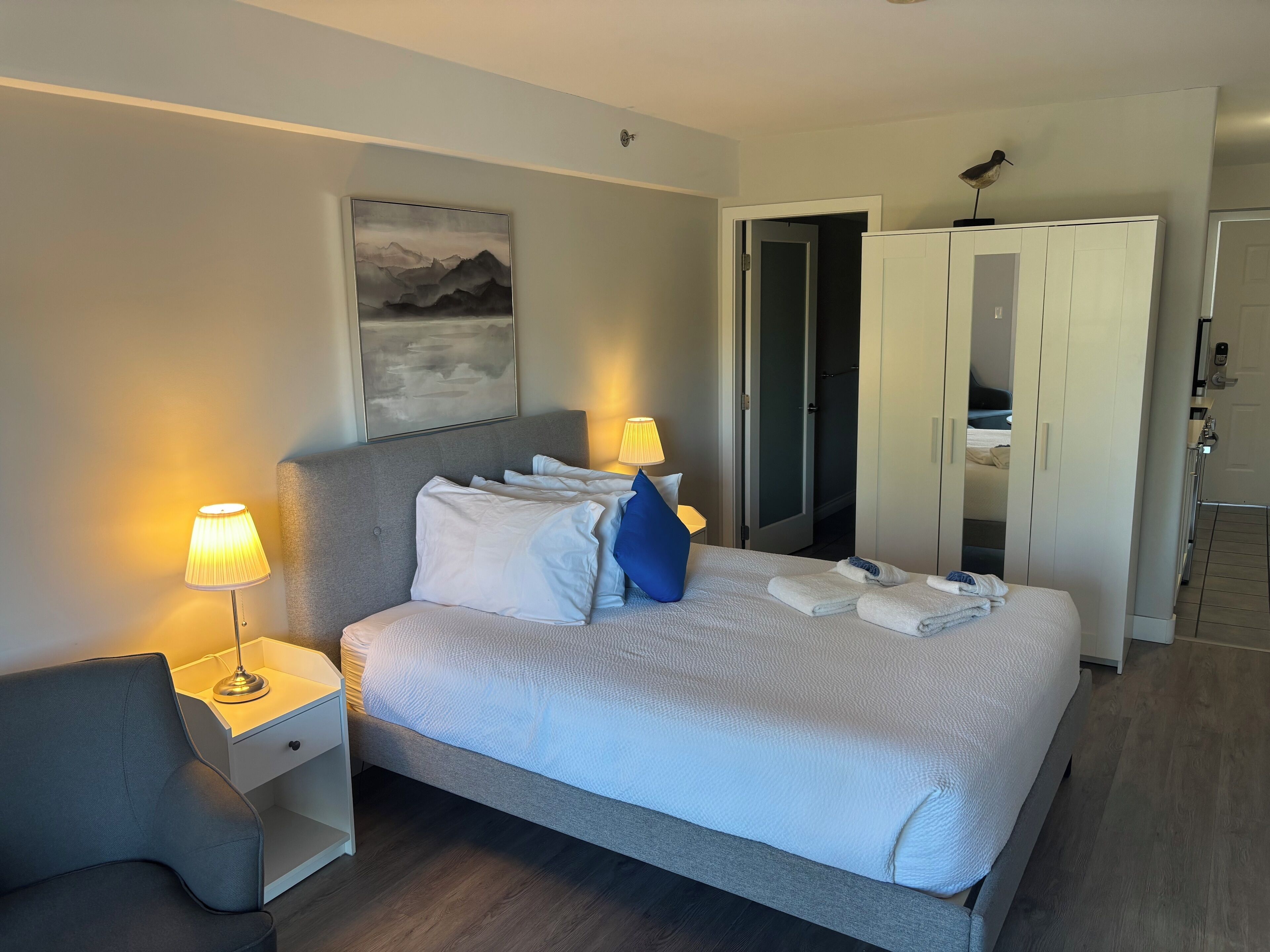 高级开间套房 | 高档床上用品、熨斗/熨板、免费 WiFi、床单