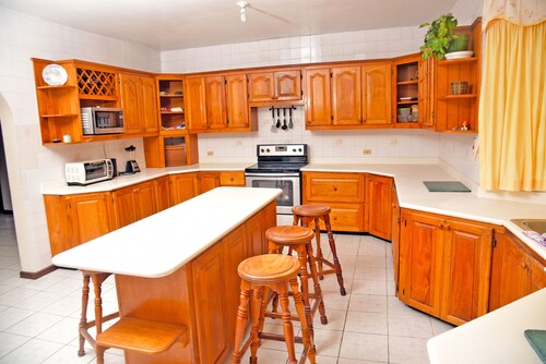 SuiteVille in Mandeville , Shopping Malls, Beaches, Parks, Highway nearby