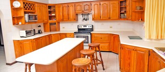 SuiteVille in Mandeville , Shopping Malls, Beaches, Parks, Highway nearby