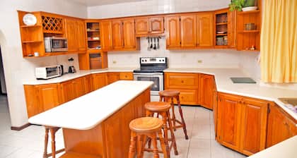 SuiteVille in Mandeville , Shopping Malls, Beaches, Parks, Highway nearby