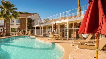 Outdoor pool, sun loungers