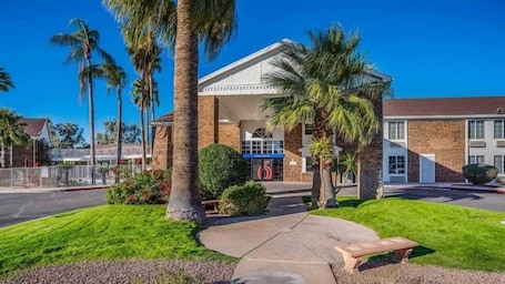 Fachada de la propiedad. Studio 6 Tucson, AZ - North