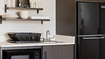 Full-size fridge, microwave, coffee/tea maker, toaster