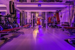 Fitness facility - Villa BOND with Private Swimming Pool (Marathon)