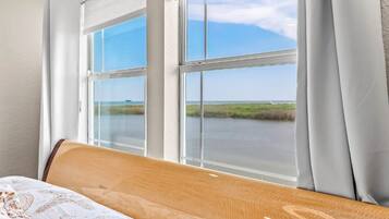 5 chambres, bureau, Wi-Fi gratuit, draps fournis