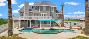 Luxury Beach Estate Ocean view, Pool, 360° Deck & Beach Access