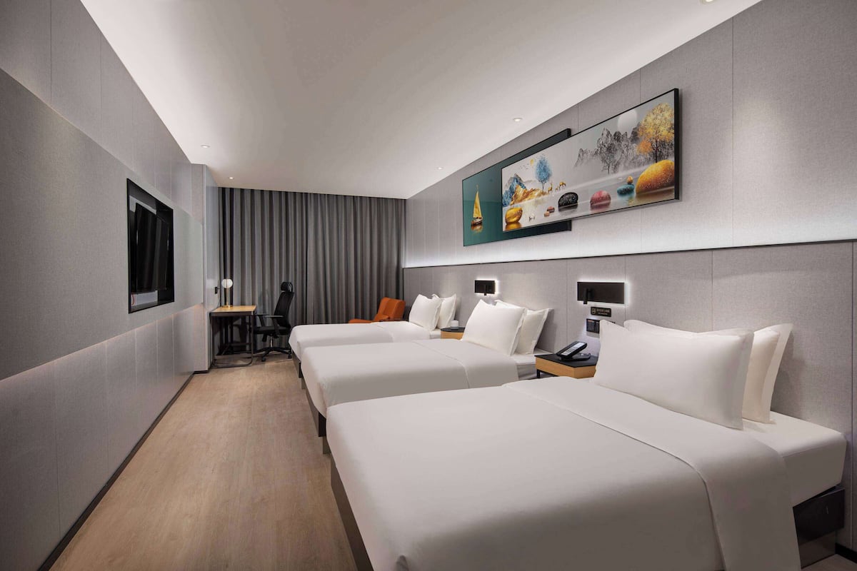 Room, 3 Single Beds, Non Smoking (Smart Deluxe) | Desk, free WiFi, bed sheets