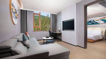 Suite, 1 King Bed, Non Smoking (Smart) | Desk, free WiFi, bed sheets