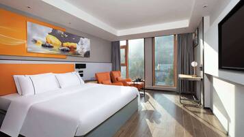 Room, 1 King Bed, Non Smoking | Desk, free WiFi, bed sheets