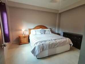 1 habitación, tabla de planchar con plancha, wifi gratis y ropa de cama 