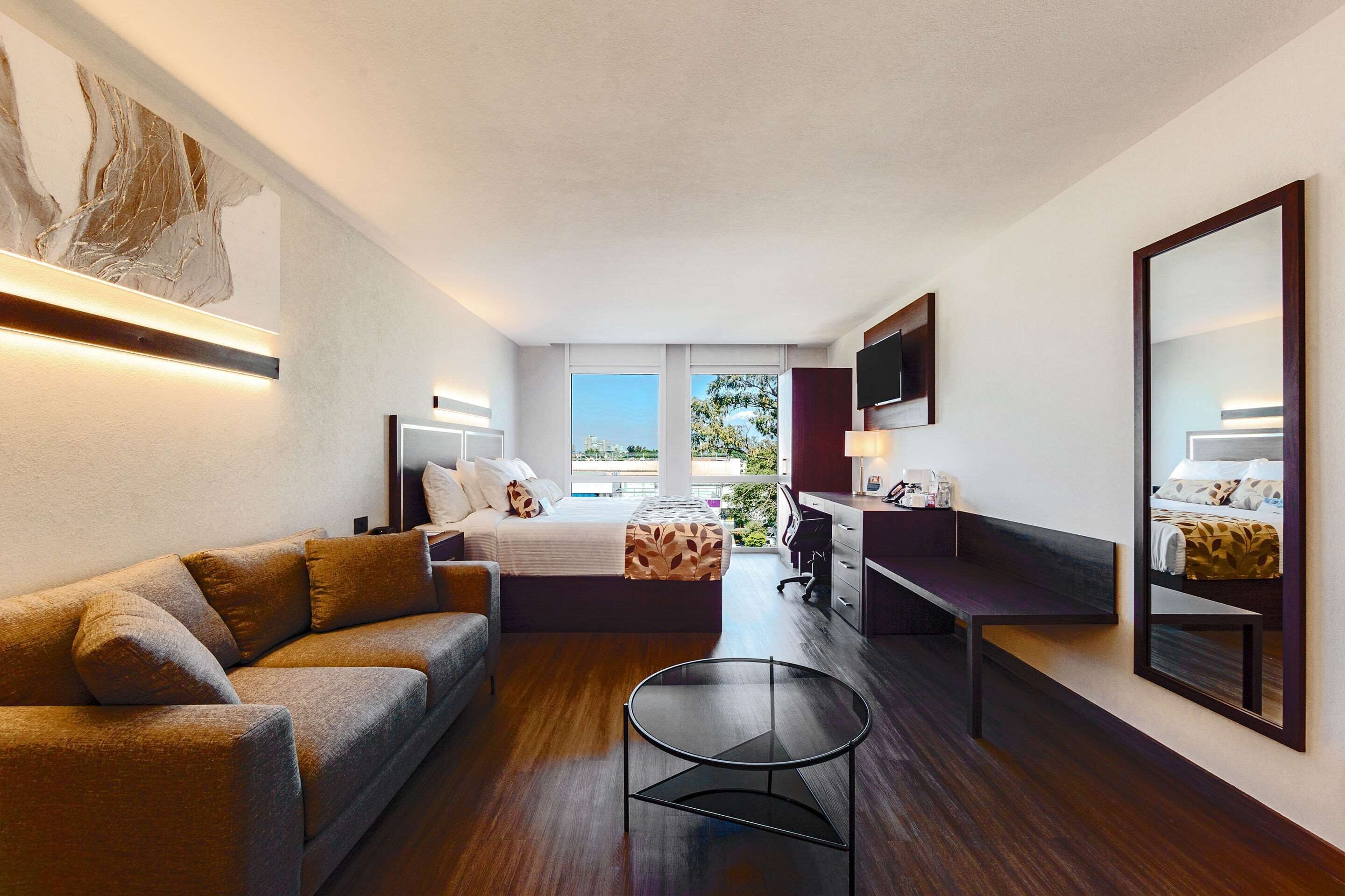 room, 1 king bed, non smoking | in-room safe, desk, laptop workspace, soundproofing