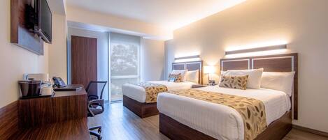 Standardzimmer, 2 Doppelbetten, Nichtraucher | Zimmersafe, Schreibtisch, laptopgeeigneter Arbeitsplatz