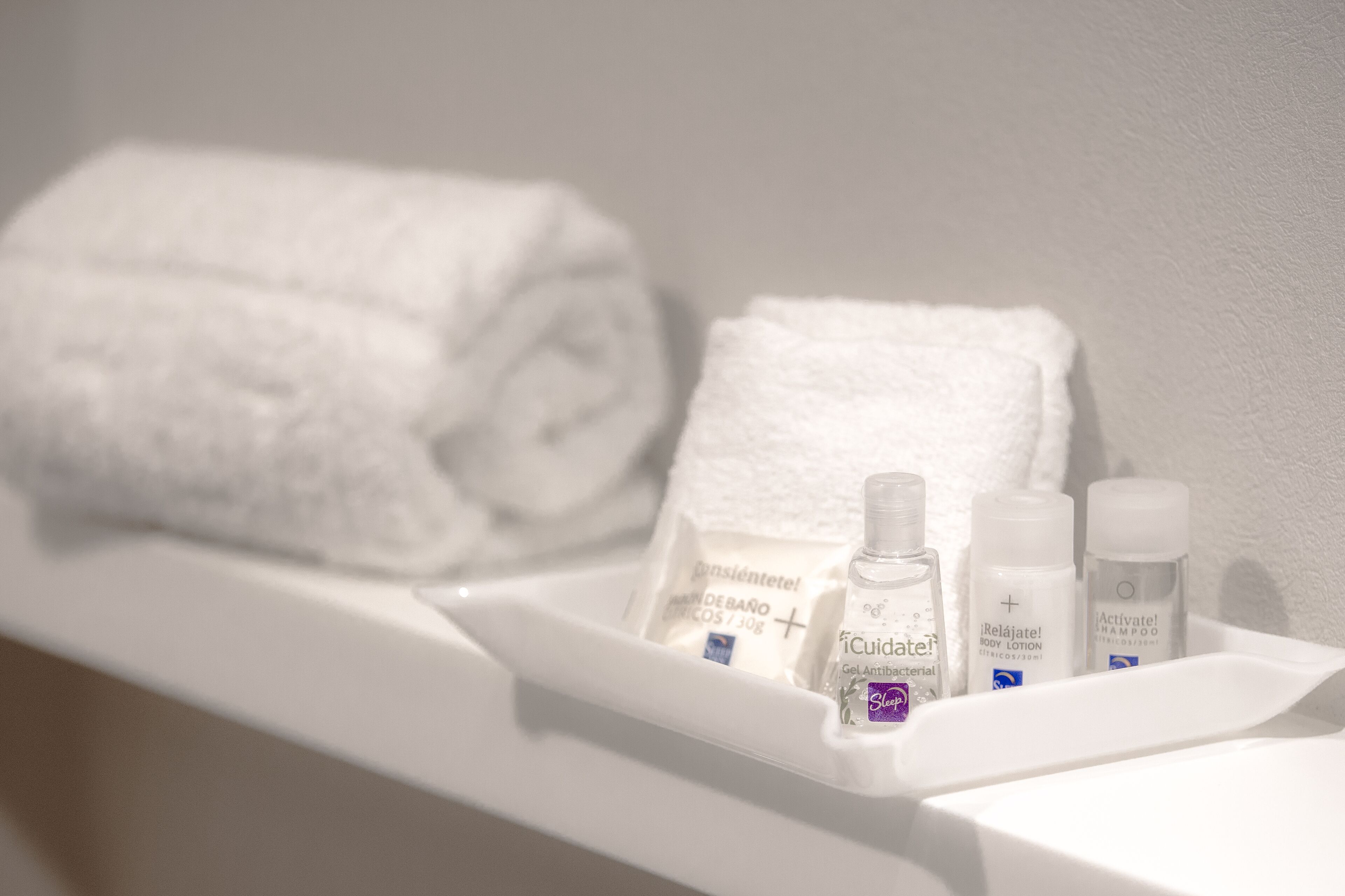 shower, rainfall showerhead, free toiletries, hair dryer