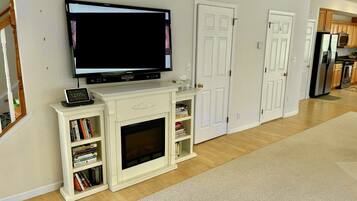 Condo (WC127 West Aster Road) | 3 bedrooms, free WiFi