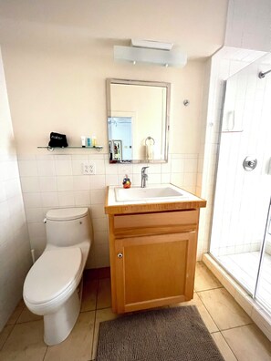 Bathroom - Central Location, Balcony Access at Marfa House Rio Concho (Marfa)