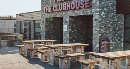 Lovely 3-bed Caravan in Towyn