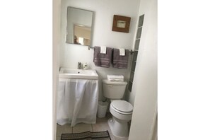Hair dryer, towels, toilet paper - Marfa Space 3 Heart of Marfa ! Sleeps 2 People (Marfa)