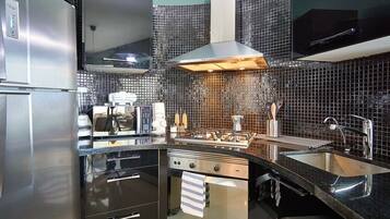 Fridge, microwave, oven, coffee/tea maker