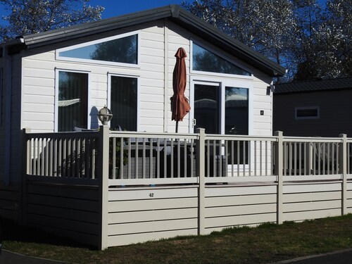 Luxury Lodge on quiet holiday park