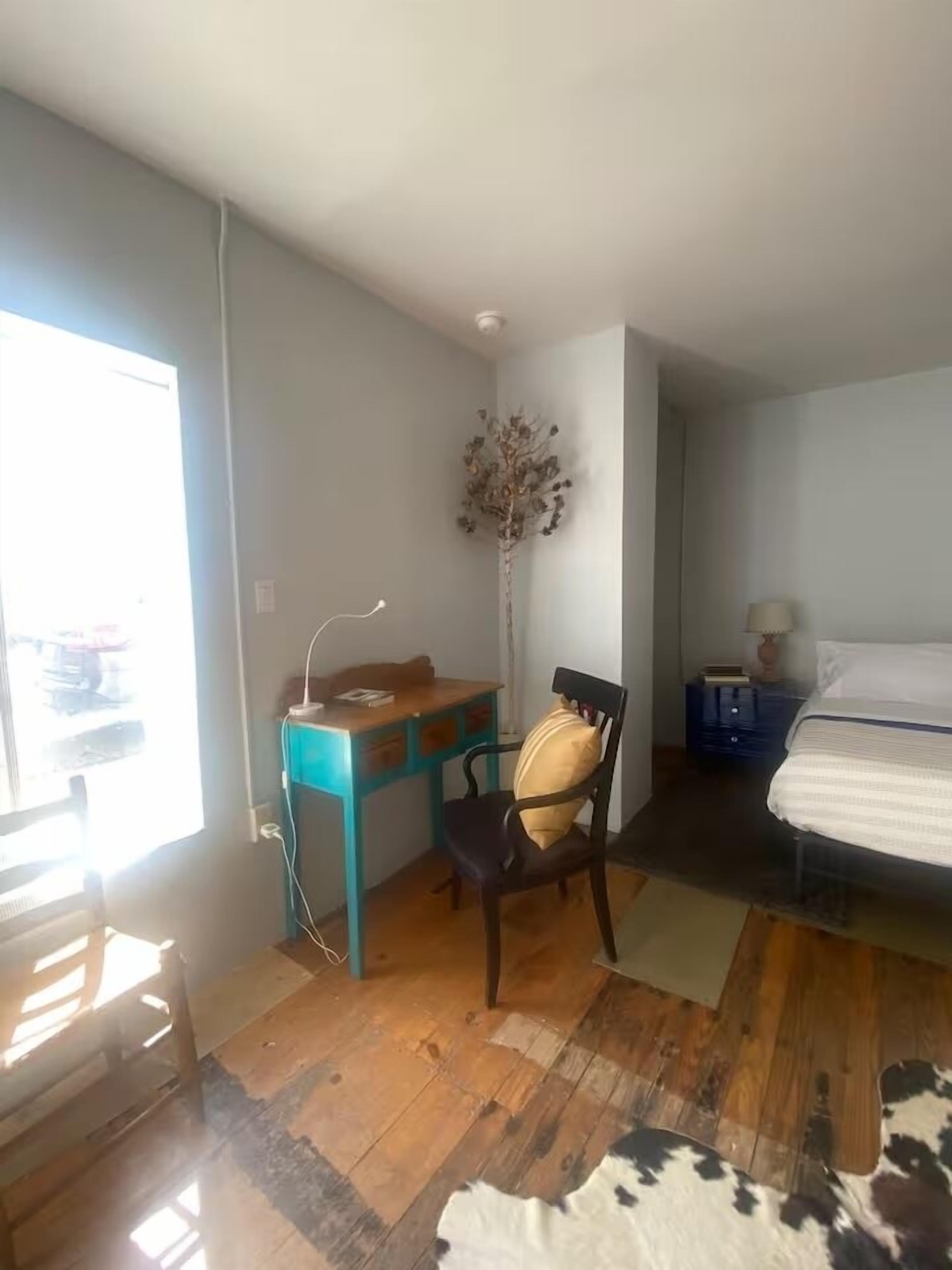 1 camera, una scrivania, Wi-Fi gratuito