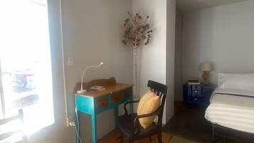1 camera, una scrivania, Wi-Fi gratuito