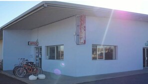 المنشأة من الخارج