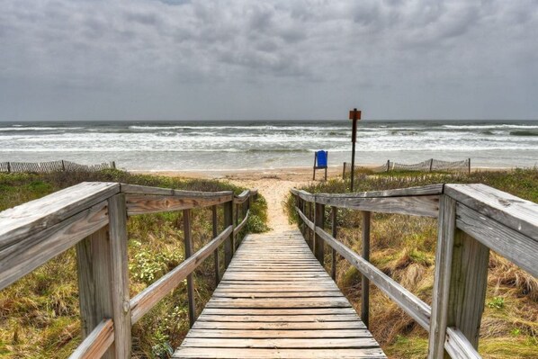On the beach, sun loungers, beach towels - Turtle's Pace -Beachfront Condo (Surfside Beach)